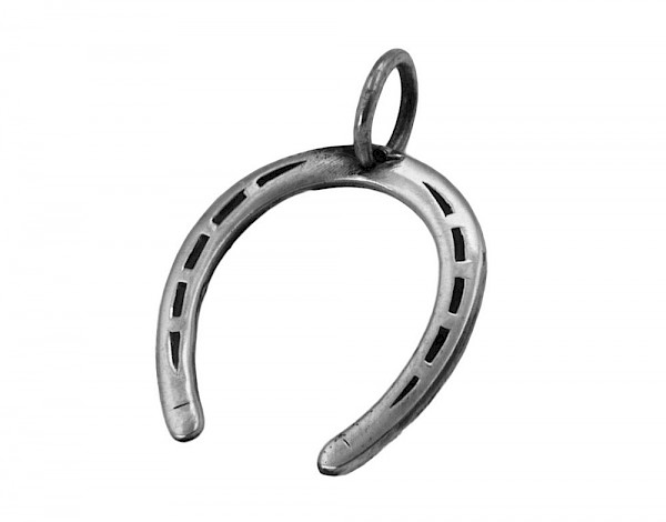 Horse-Shoe Pendant EE114