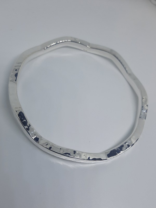 Hammered Wavy Square-edged Bangle - SB291