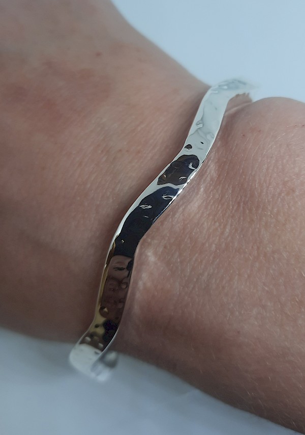Hammered Wavy Square-edged Bangle - SB291